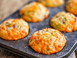 Лесни и вкусни солени мъфини с кисело мляко, бакпулвер, яйца, брашно и сирене - снимка на рецептата Лесни и вкусни солени мъфини с кисело мляко, бакпулвер, яйца, брашно и сирене - снимка на рецептата